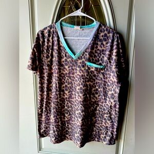 Boutique cheetah print, v-neck L